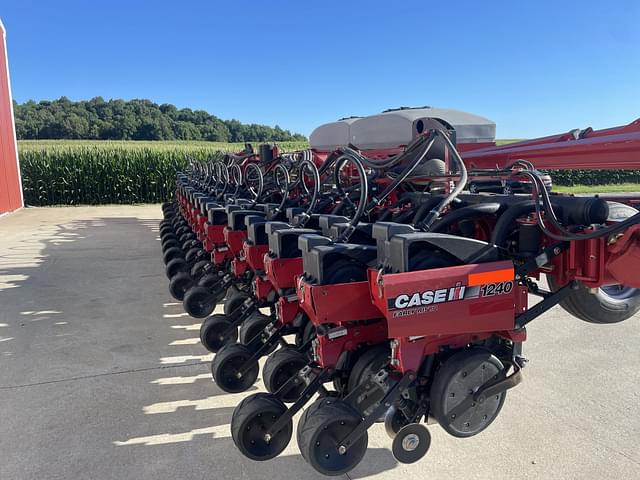 Image of Case IH 1240 equipment image 3