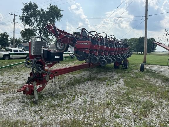 Image of Case IH 1240 equipment image 2