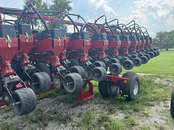 Image of Case IH 1240 equipment image 4