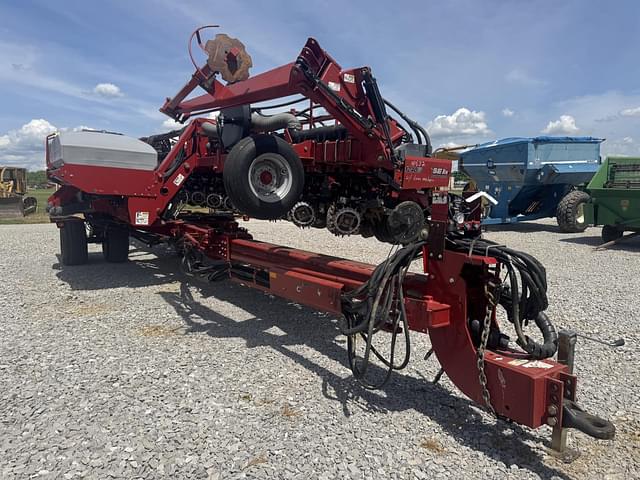 Image of Case IH 1240 equipment image 2