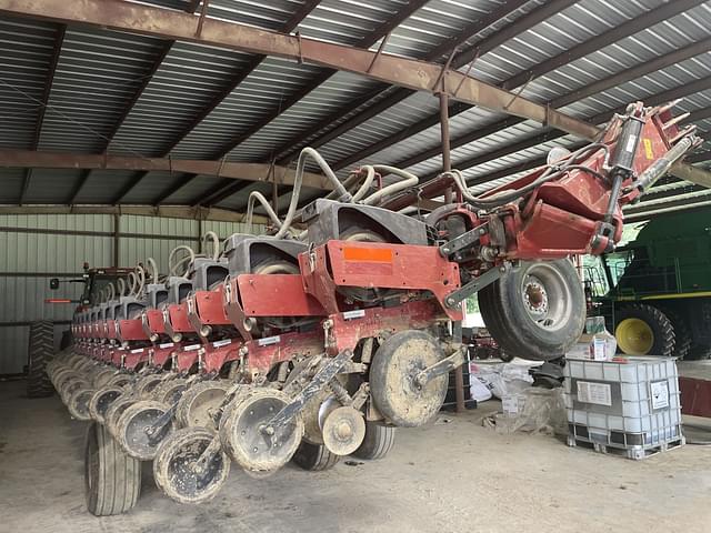 Image of Case IH 1245 equipment image 4