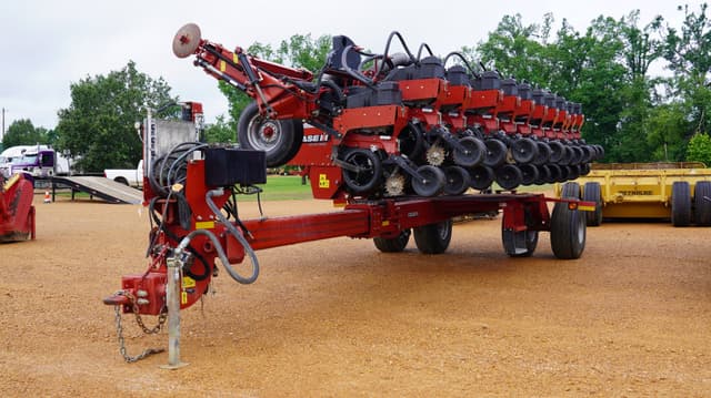 Image of Case IH 1245 equipment image 1