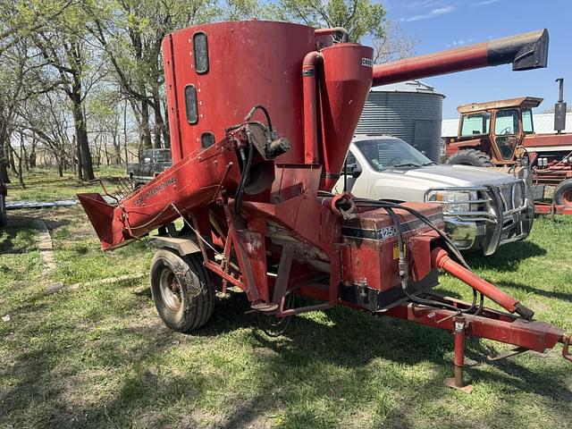 Image of Case IH 1250 equipment image 2