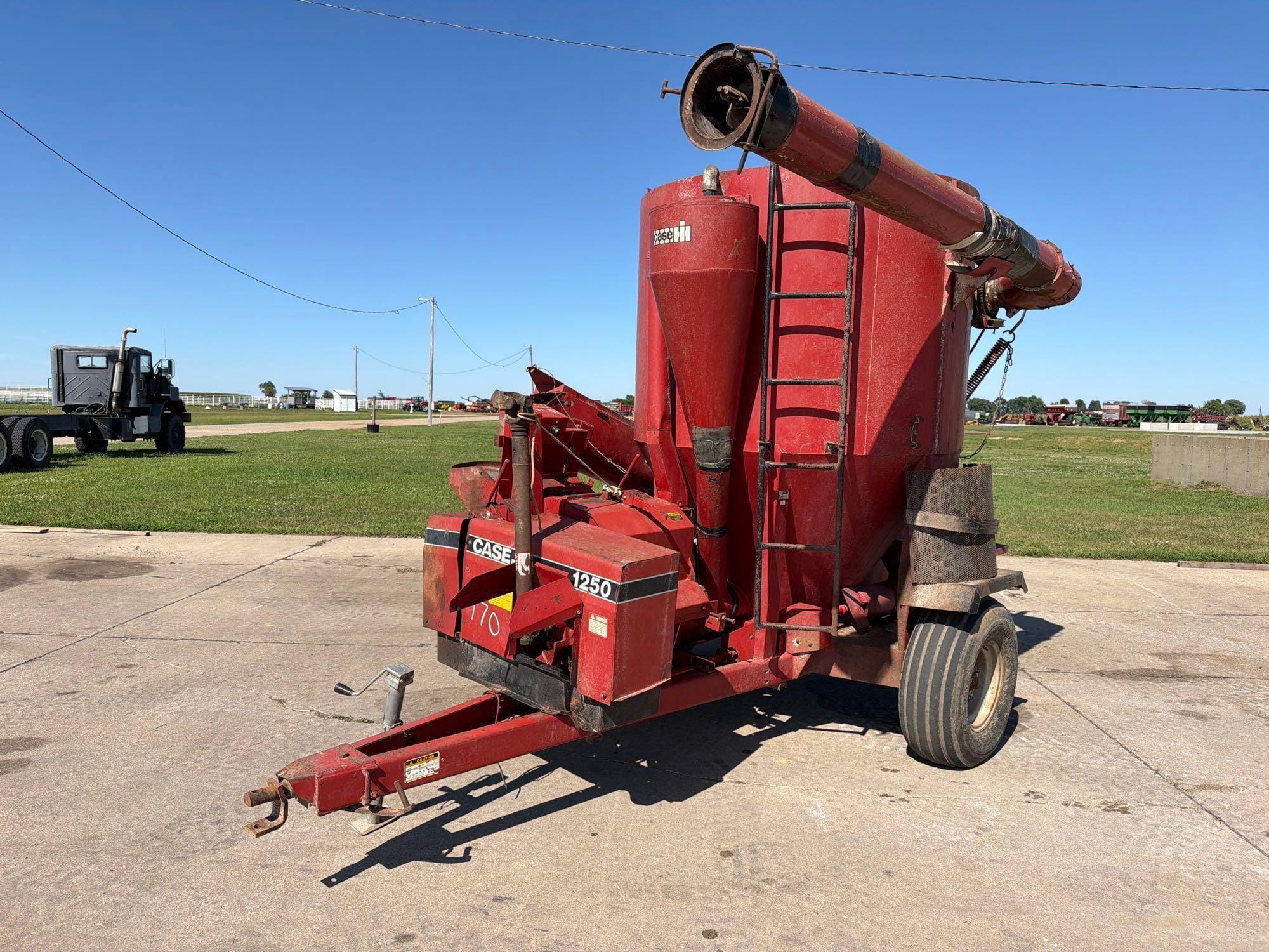 Case IH 1250 Equipment Image0