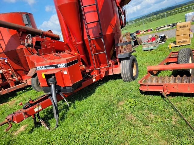 Image of Case IH 1250 equipment image 2