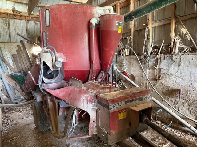 Image of Case IH 1250 equipment image 2