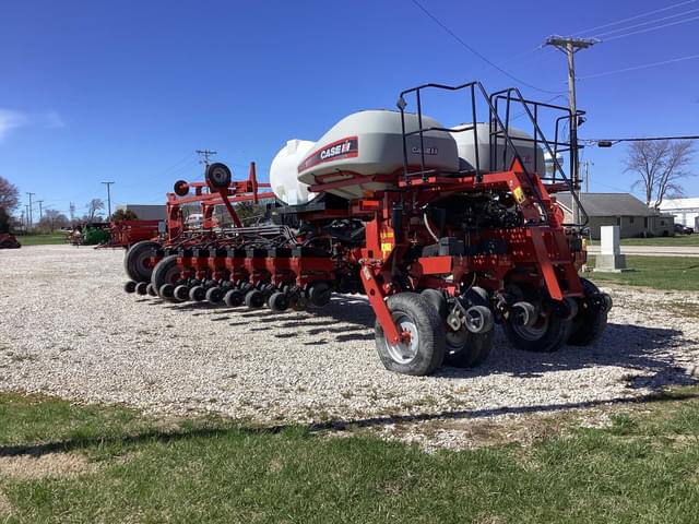 Image of Case IH 1255 equipment image 4