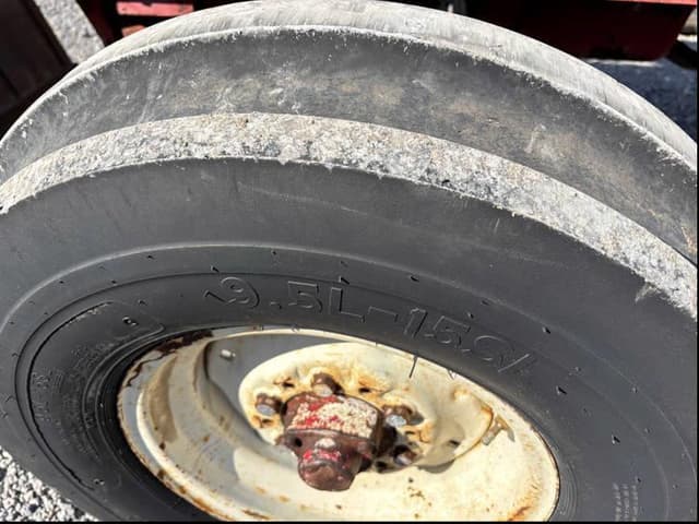 Image of International Harvester 656 equipment image 4