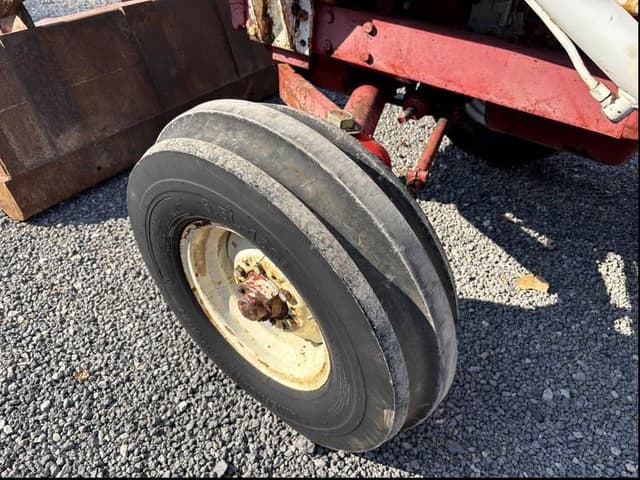 Image of International Harvester 656 equipment image 3