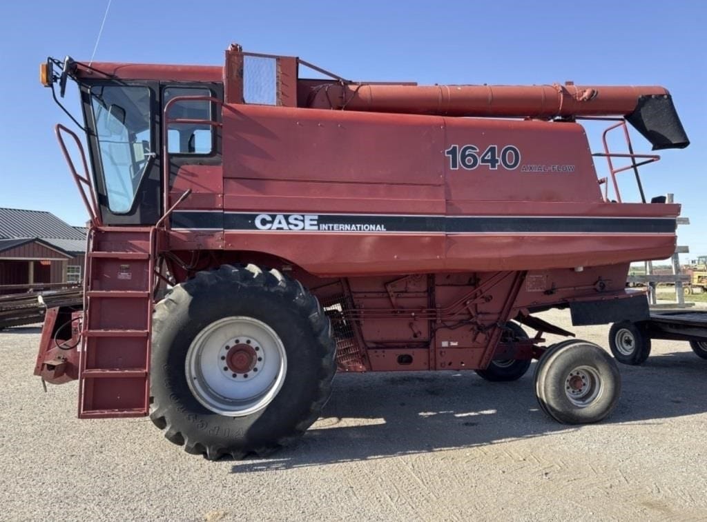 Case IH 1640 Equipment Image0