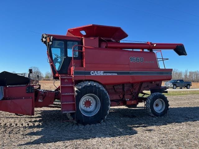 Case IH 1660 Equipment Image0