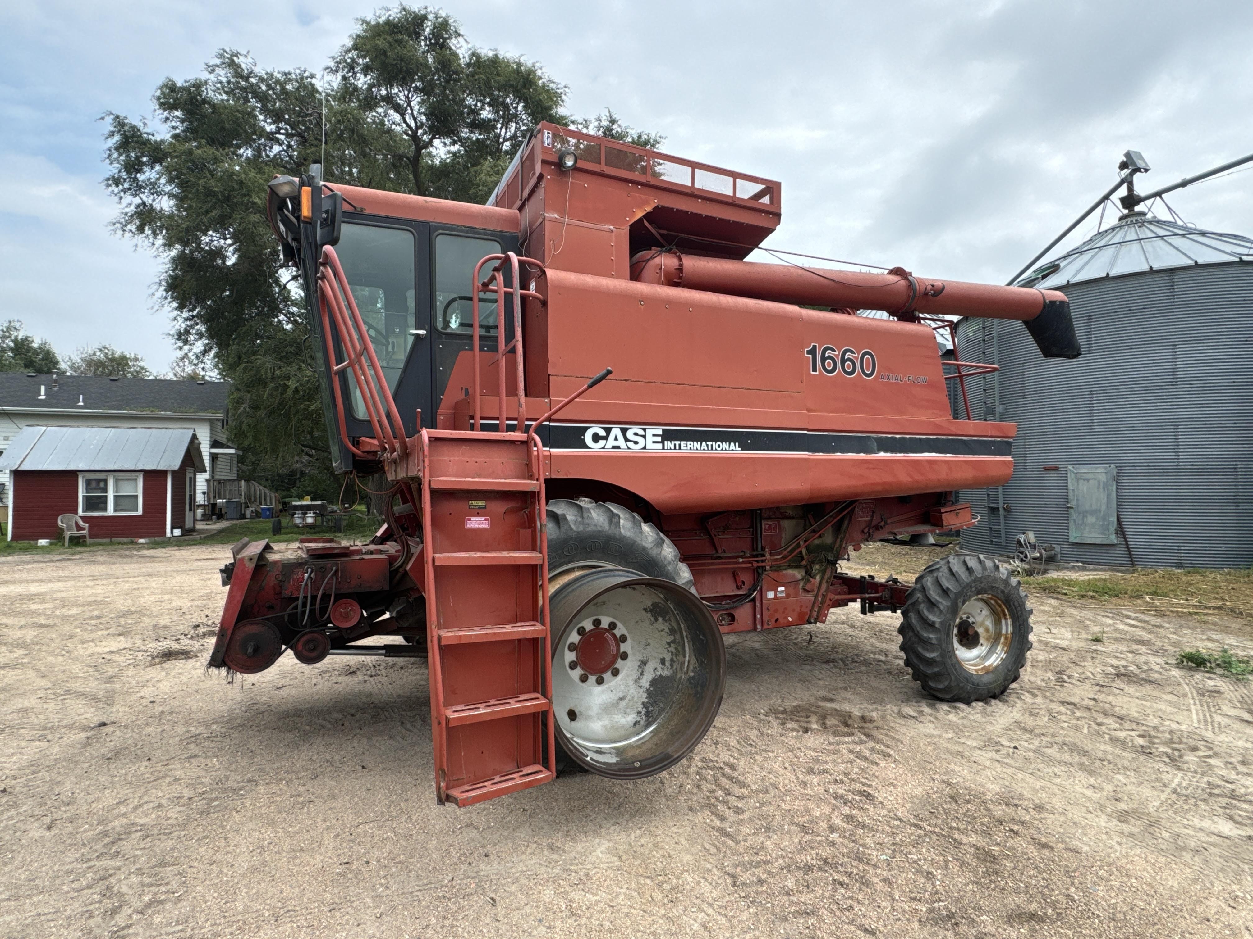 Case IH 1660 Equipment Image0