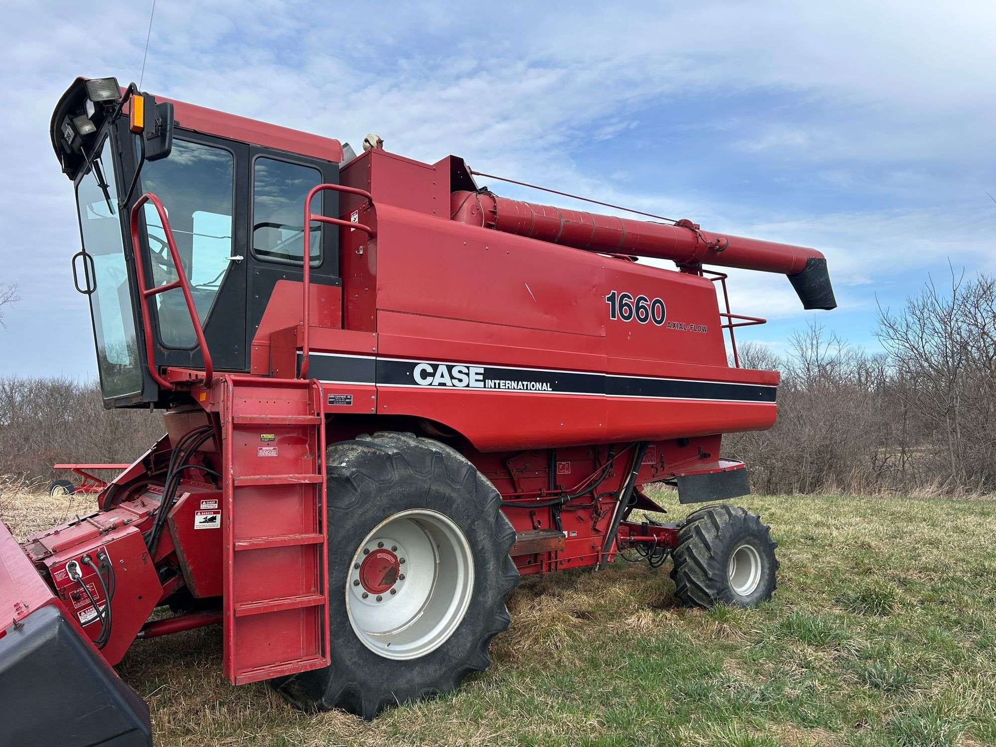 Case IH 1660 Equipment Image0