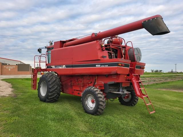 Image of Case IH 1688 equipment image 2
