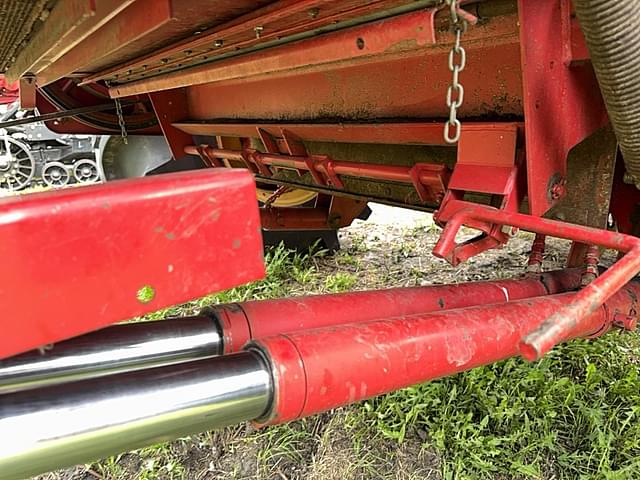 Image of Case IH 1688 equipment image 3