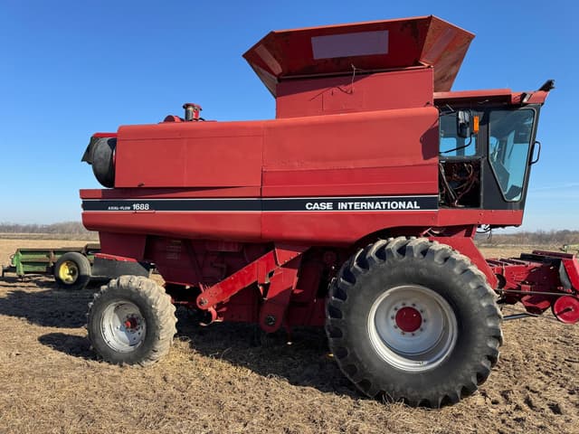 Image of Case IH 1688 equipment image 1