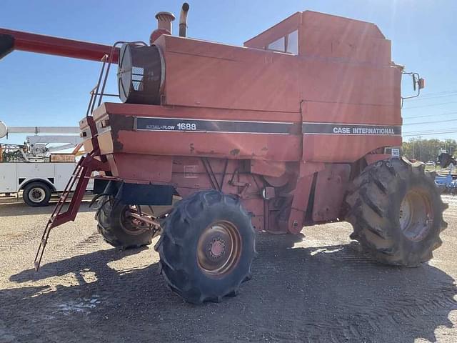 Image of Case IH 1688 equipment image 3