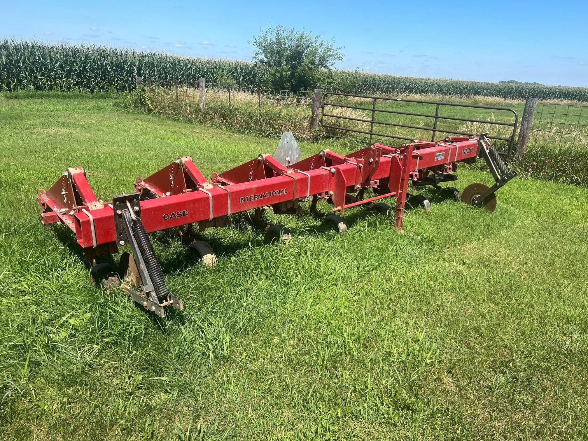 Case IH 1820 Equipment Image0
