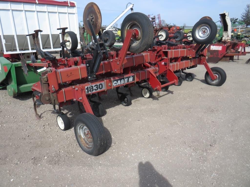 Case IH 1830 Equipment Image0