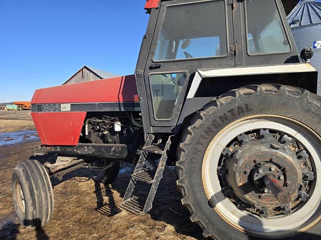 Image of Case IH 1896 equipment image 2