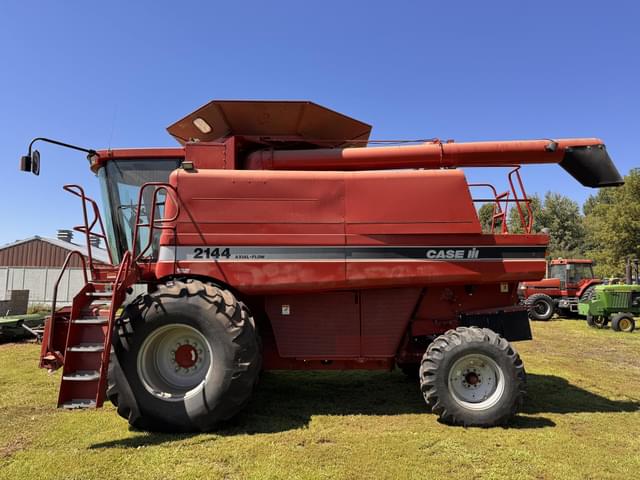 Image of Case IH 2144 equipment image 2
