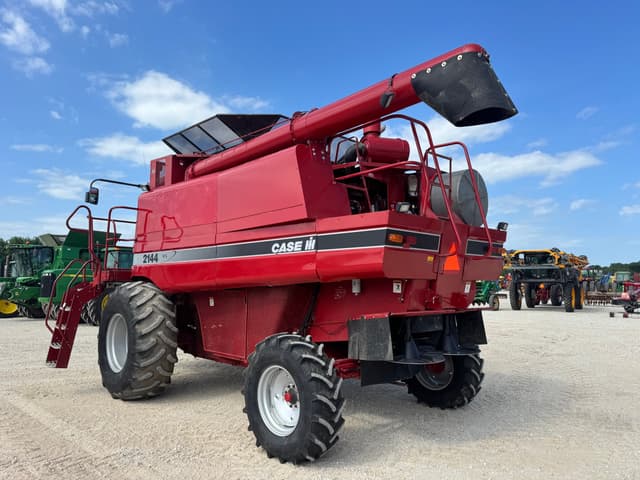 Image of Case IH 2144 equipment image 4