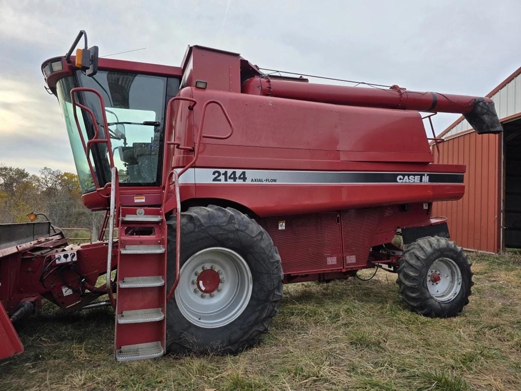Case IH 2144 Equipment Image0