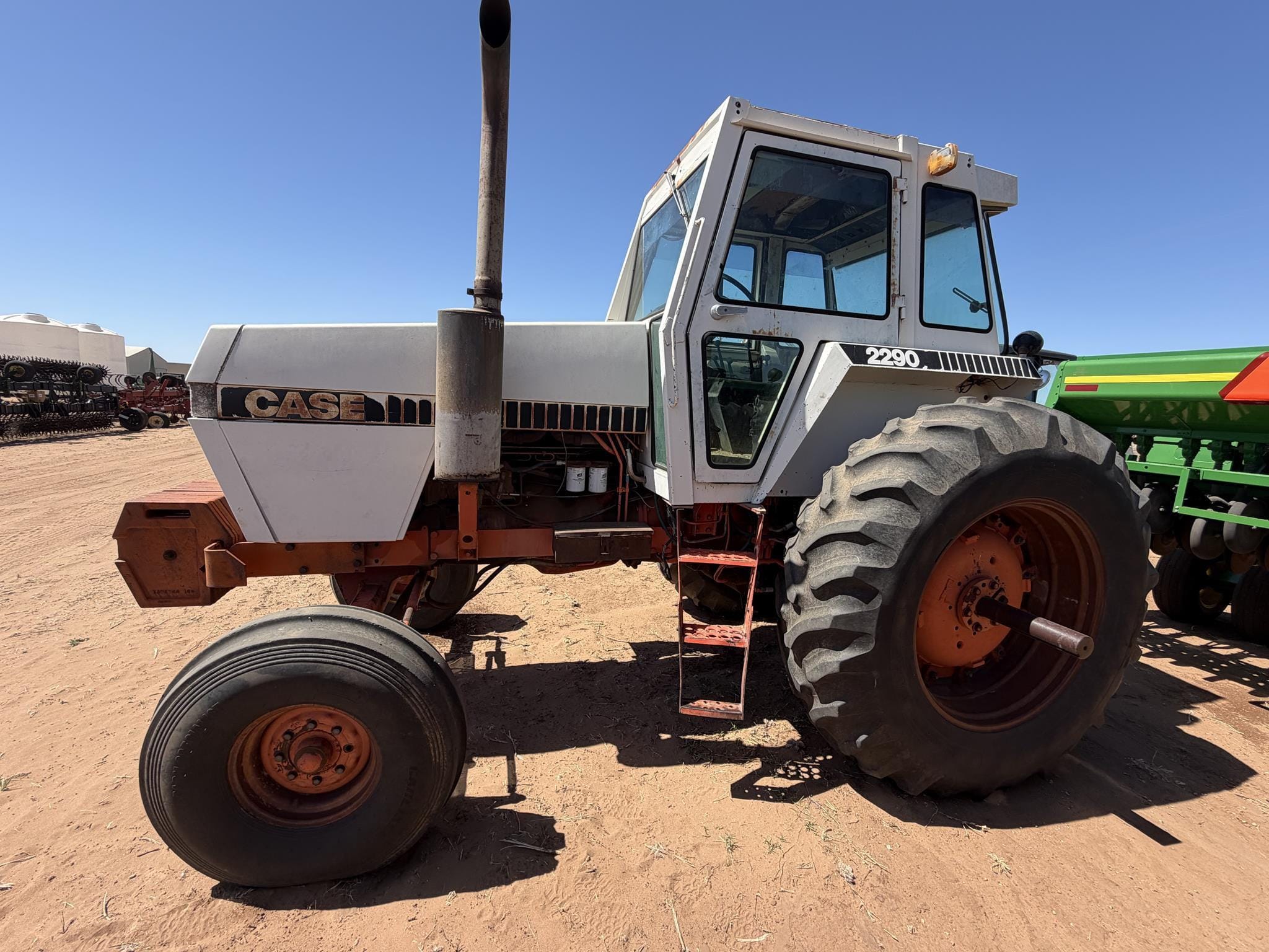 Case 2290 Equipment Image0