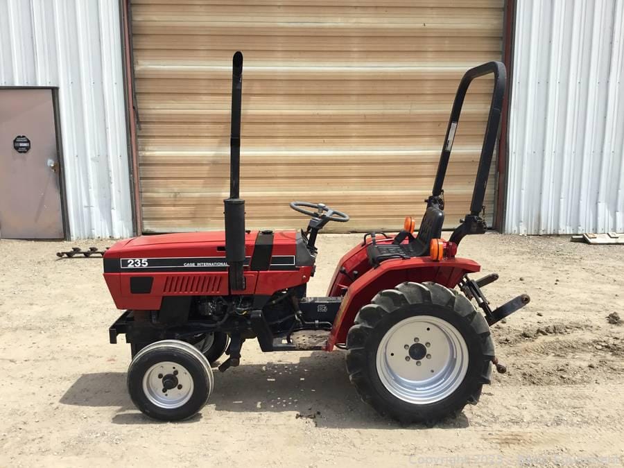 Main image Case IH 235