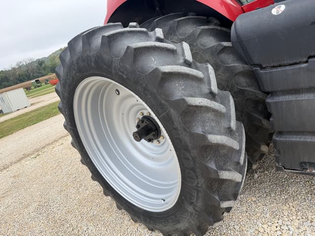 Image of Case IH Magnum 235 equipment image 4