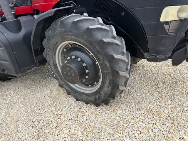 Image of Case IH Magnum 235 equipment image 3