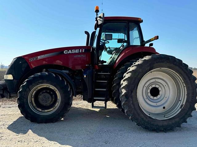 Image of Case IH Magnum 235 equipment image 1