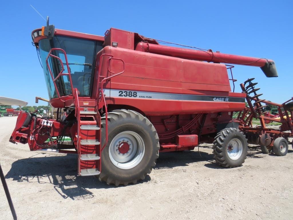 Case IH 2388 Equipment Image0