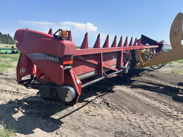 Image of Case IH 2412 equipment image 2