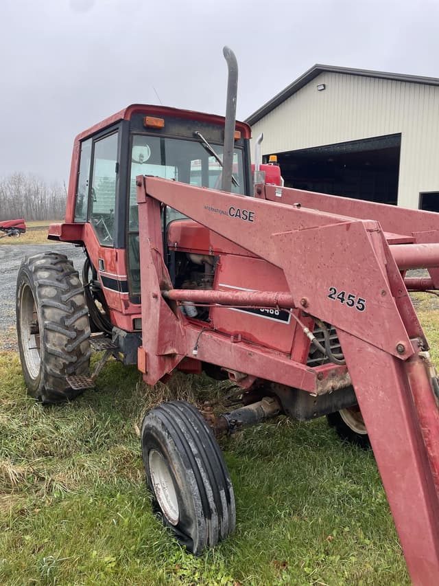 Image of International Harvester 2455 equipment image 1
