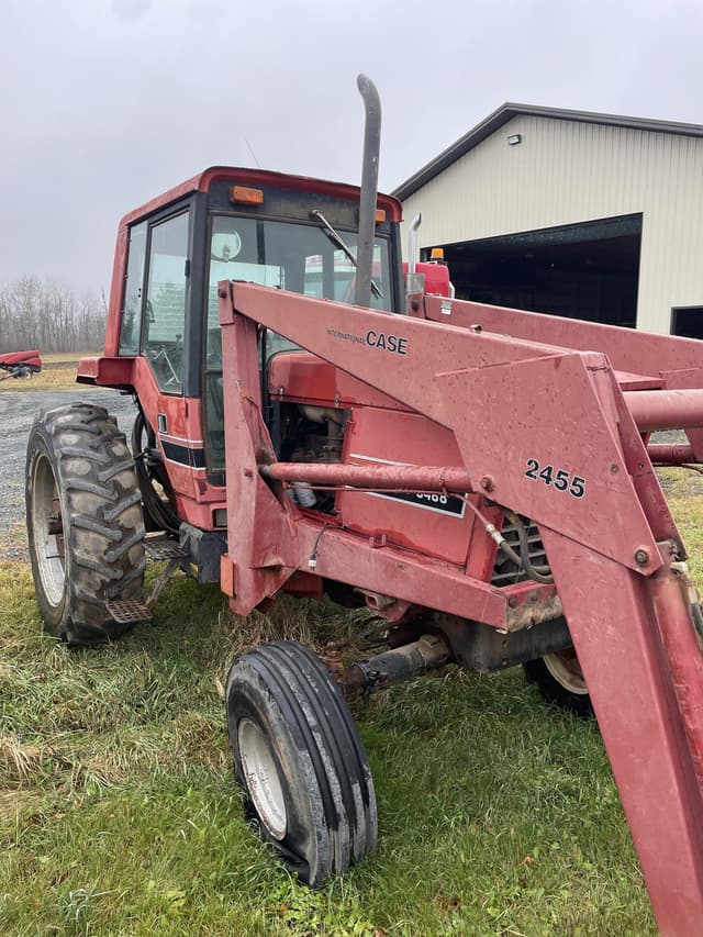 Image of International Harvester 2455 equipment image 1