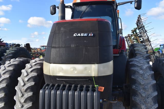 Image of Case IH Magnum 305 equipment image 4