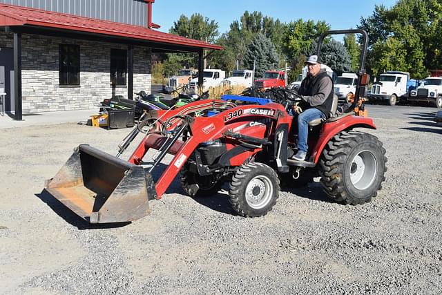 Image of Case IH Farmall 31 equipment image 1