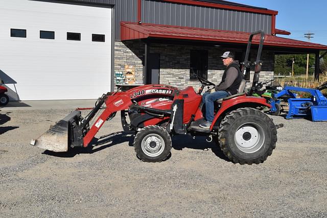 Image of Case IH Farmall 31 equipment image 3