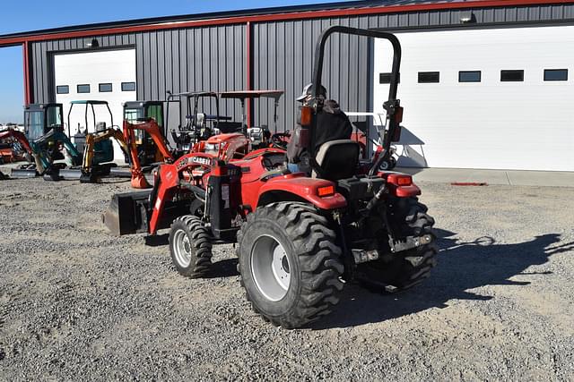 Image of Case IH Farmall 31 equipment image 4