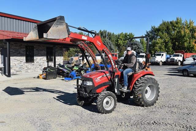 Image of Case IH Farmall 31 equipment image 2