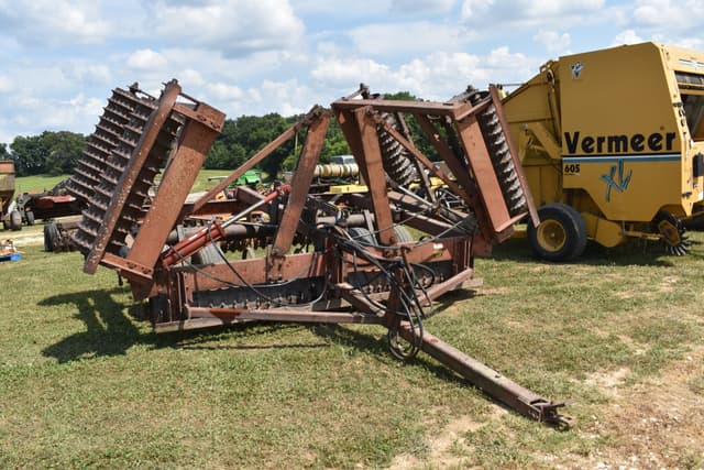 Image of Case IH 315 equipment image 2