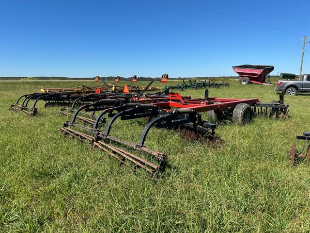 Image of Case IH 330 equipment image 2