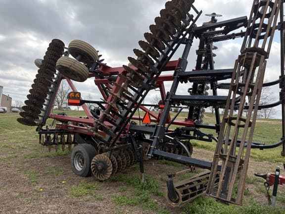 Image of Case IH 330 equipment image 2