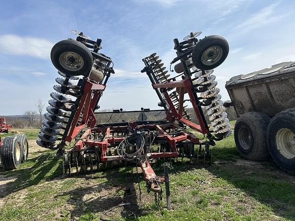 Image of Case IH 330 equipment image 4