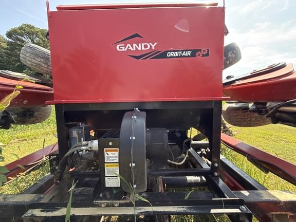 Image of Case IH 330 equipment image 1