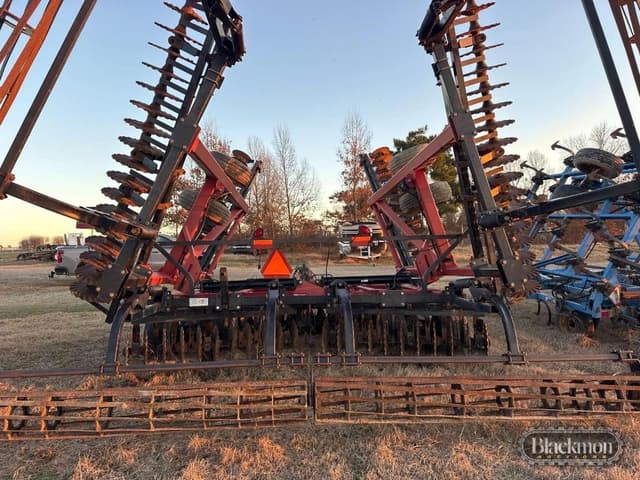 Image of Case IH 330 equipment image 2