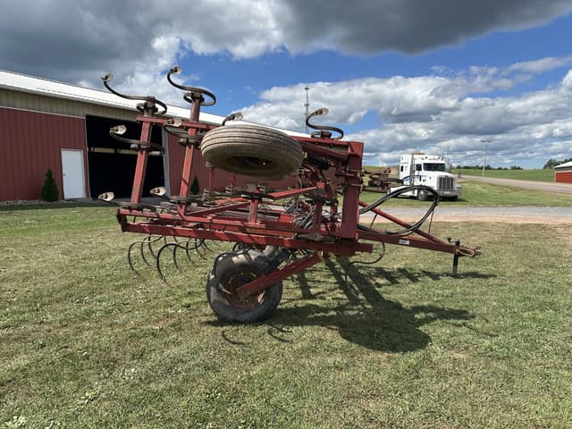 Image of Case IH 365 equipment image 4