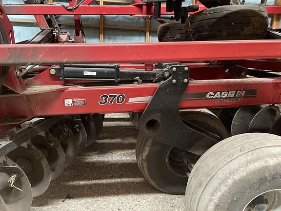 Image of Case IH 370 equipment image 4