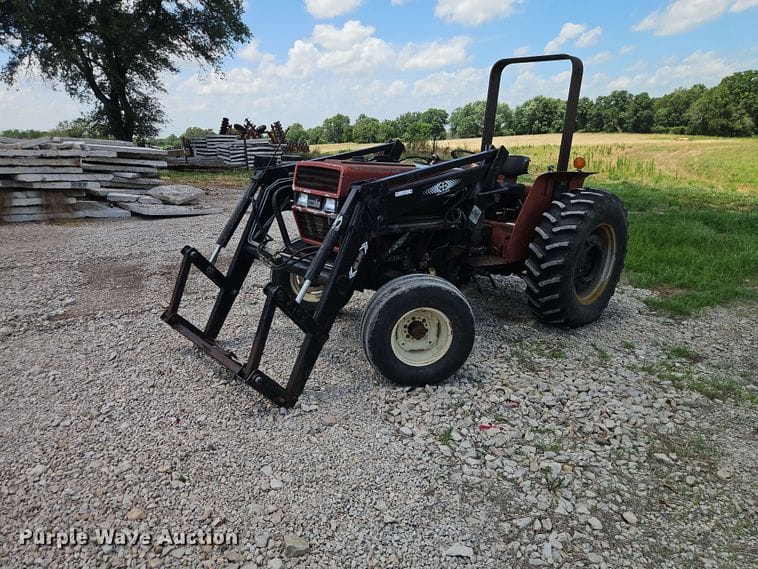 Case IH 385 Equipment Image0